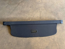 Load compartment cover roller