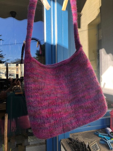 Handgestrickte und gefilzte - handgestrickte,