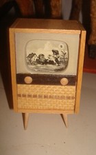 alter DDR Fernseher aus Holz für die Puppenstube