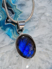 Labradorit Anhänger mit blauen Katzenauge plus Silberkette    (K11)