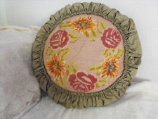 uraltes, großes Sofakissen Gobelin gestickt 55cm rund