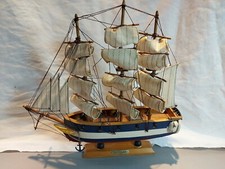 Segelschiff, 32x32x9cm, 3 Masten Holz, Astrolabe, Modell eines Kriegsschiffes