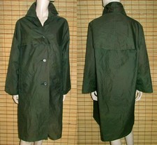 GRÜNER REGENMANTEL - RAINCOAT