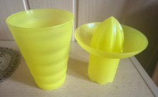 Tupper Zitronen Saftpresse mexikan. Hut  Junge Welle und Becher gelb neuw.