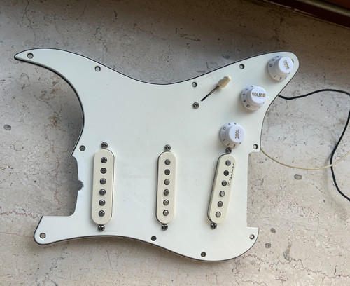 Fender pre wired strat - pre-wired,