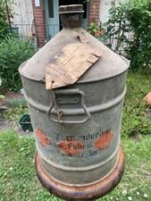 Altes Ölfass Ölkanister
