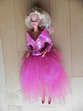 Barbie Pretty Changes mit 2 Crystal Fashion Kleider und Zubehör