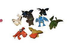 8    kleine Dragons Figuren