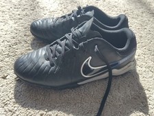 Nike Tiempo Kinder Multinocken Fußballschuhe, Größe 36,5, Kids, schwa