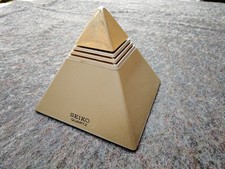 Seiko Quartz Pyramidenuhr