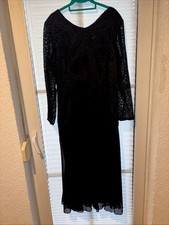 Abendkleid Schwarz, Arme und