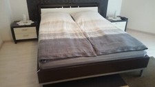 Bett 160x200 mit Lattenrost inkl. zwei Nachtschränke 