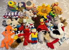 Plüschtiere, Kuscheltiere, Handpuppen, Babyspielwürfel, Konvolut/Sammlung, 43 St