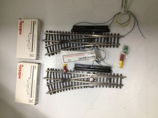 Nr. 377 Konvolut von 2 Stck. Märklin K.-Gleis Weichen 2262 jeweils mit Antrieb