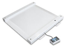 Kompakte Rollstuhlwaage mit zwei integrierten Auffahrrampen [Kern MWB]