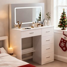 Weißer Frisiertisch