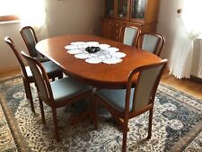 Esszimmer: ausziehbarer Tisch