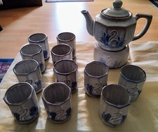 Tee Service Design von P. Morel mit Schwanendekor aus Keramik handgefertigt