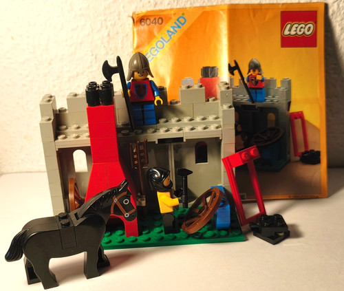 Lego 6040 castle - lego, castle,