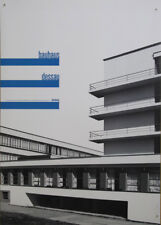 Plakat -  Bauhaus Dessau -  Blick auf das Hauptgebäude und die Balkone / F1