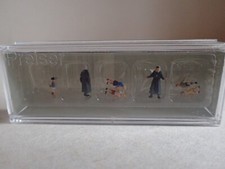 Preiser Diakonisse mit Kindern