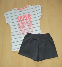 Schöner Mädchen Schlafanzug