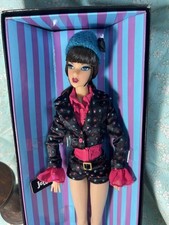 Integrity Toys Dynamite Girls Jett Puppe NRFB nie aus der Verpackung genommen...