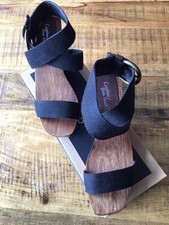 Riemensandalen, Holzsohle und Absatz, Carolina Boix, Neu