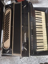 Akkordeon Tenora mit alten Koffer 