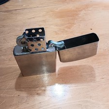 Großes dekoratives Feuerzeug