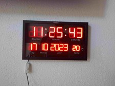 Lunartec PE3890 -675 LED Digitale Wanduhr mit dt. u. fr. Anleitung