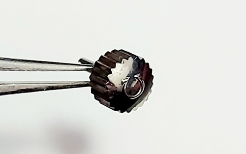 Omega female crown - female,