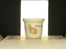 Eierbecher, Peter Rabbit. Wedgwood England Steinzeug. a0173