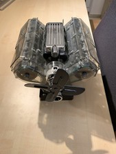 Spielzeug V8-Motor - Der große Technikbausatz, Motorbausatz im Maßstab 1:3