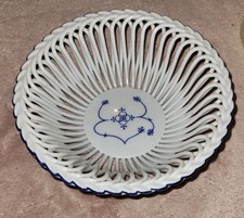 Porzellankörbchen/-schale mit Durchbrucharbeit | Dekor: indisch- blau