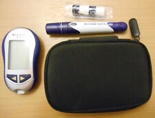 Accu-Chek Aviva Messgerät –mg/dL- mit Accu-Chek MultiClix Stechhilfe -Akku CHECK