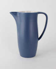 Hellblaue Keramik Kanne