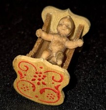 Ü-Ei - Alt - Baby in Holzwiege - Komplett - 80er Jahre