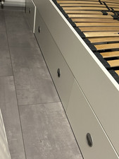 Schubladenbett aus Holz
