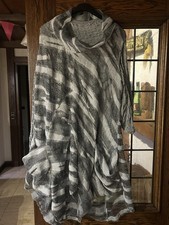 Elegantes Überwurf Kleid