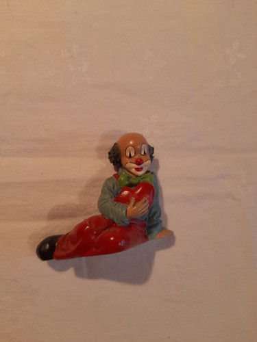 Sitzender clown mit - sitzender,