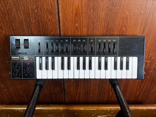 Yamaha cs01 rare black color - yamaha,