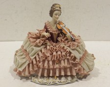 schöne alte  Porzellan Spitzenfigur Dresden " Musikerin mit Geige " 15,5x 18,5cm