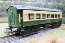 Märklin Spur H0/00 349 E Pullman-Wagen LNER Personenwagen Ep.II elfenb./grün
