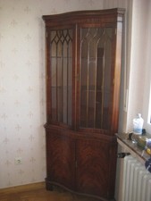Stilmöbel Eckvitrine