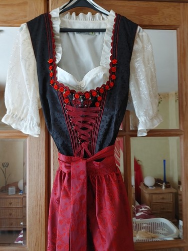 Schwarzes dirndl mit - schwarzes, 3