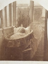⏳ Antik Foto Baby Wiege