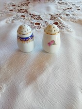 2 Porzellan Salzstreuer mit