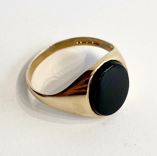 Onyx gold ring - kt,