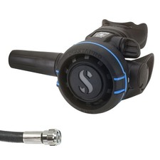 SF-1 TopDeal: Scubapro R105 2. Stufe (schwarz) mit 75 cm Scubapro Gummischlauch